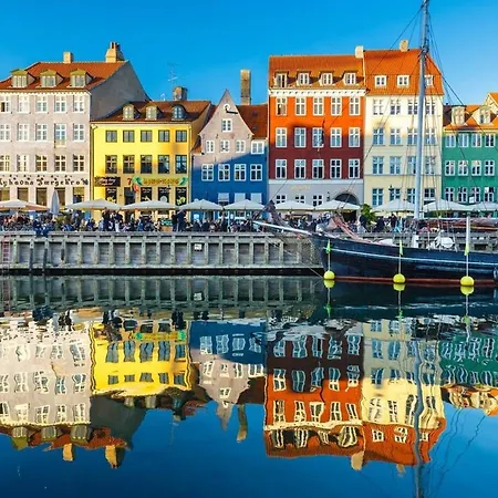 Stunning Flat With Private Rooftop In Lägenhet