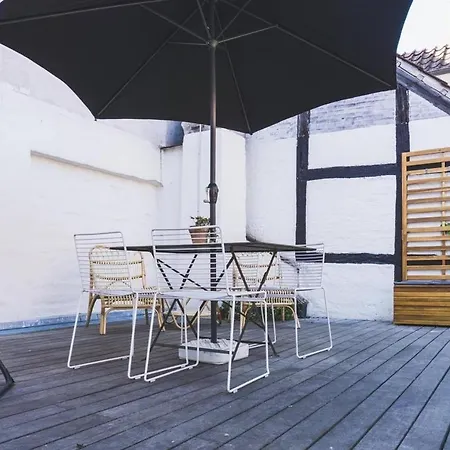 Stunning Flat With Private Rooftop In Lägenhet